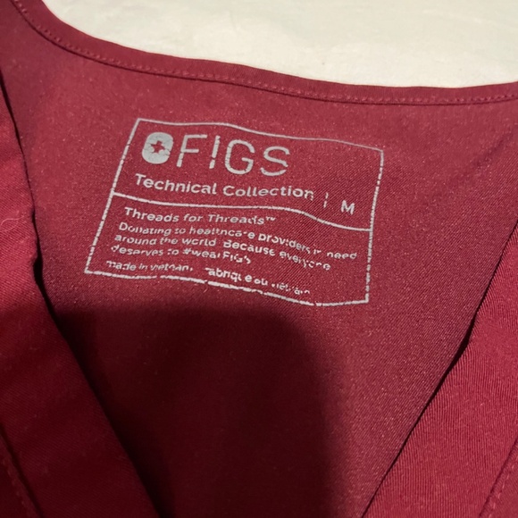 Figs Casma Three-Pocket Scrub Top Burgundy - Picture 2 of 5